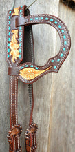 Load image into Gallery viewer, CARVED BUCKSTITCHED ONE EARRED HEADSTALL