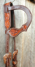Load image into Gallery viewer, CARVED SHAPED EAR PEICE ONE EARRED HEADSTALL