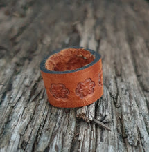 Load image into Gallery viewer, GENUINE LEATHER RING- 000206R
