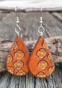 LEATHER DAISY EARRINGS 000259